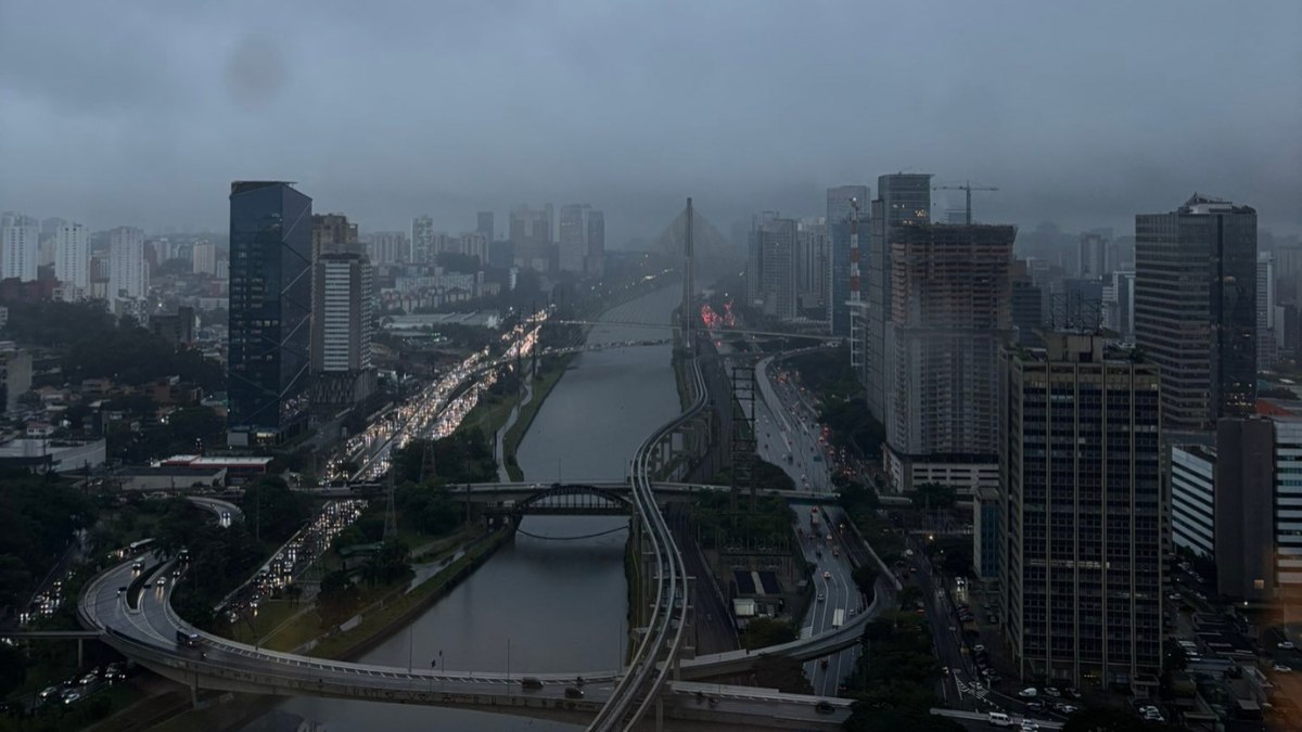 Tarde chuvosa e fria em São Paulo Tarde chuvosa e fria em São Paulo