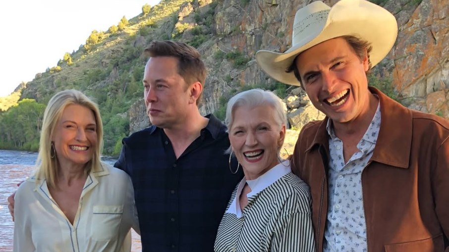 Tosca, Elon, Maye e Kimbal Musk, da esquerda para a direita. Tosca, Elon, Maye e Kimbal Musk, da esquerda para a direita.