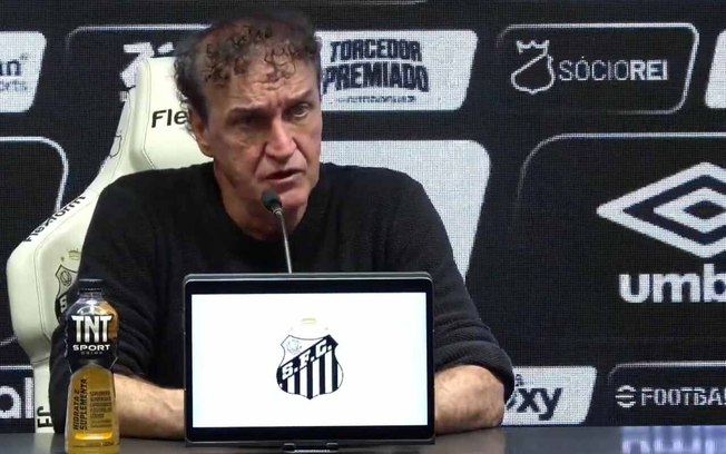 Cuca fala em entrevista coletiva Cuca fala em entrevista coletiva