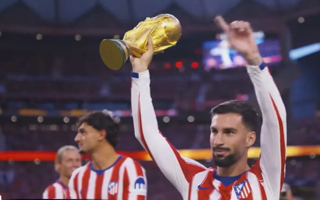 Pubill, Grimaldo, Llorente e Alex Baena (com a taça), quatro jogadores do Atlético que ajudaram a Espanha a conquistar o bicampeonato mundial