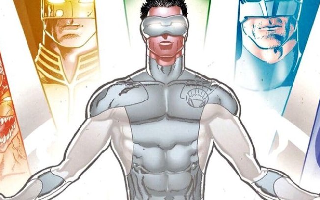 Marvel e DC já compartilharam um Lanterna Verde “cromado”