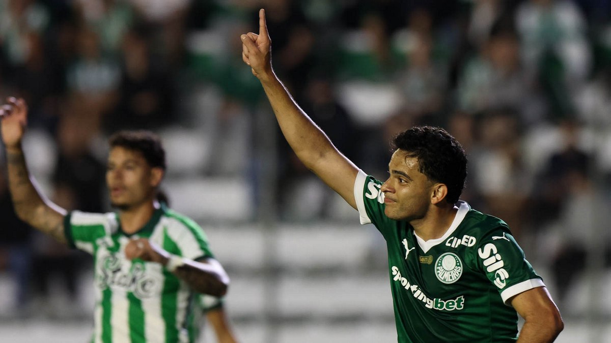 Com pintura de fora da área, Palmeiras vence Juventude e recupera liderança Com pintura de fora da área, Palmeiras vence Juventude e recupera liderança