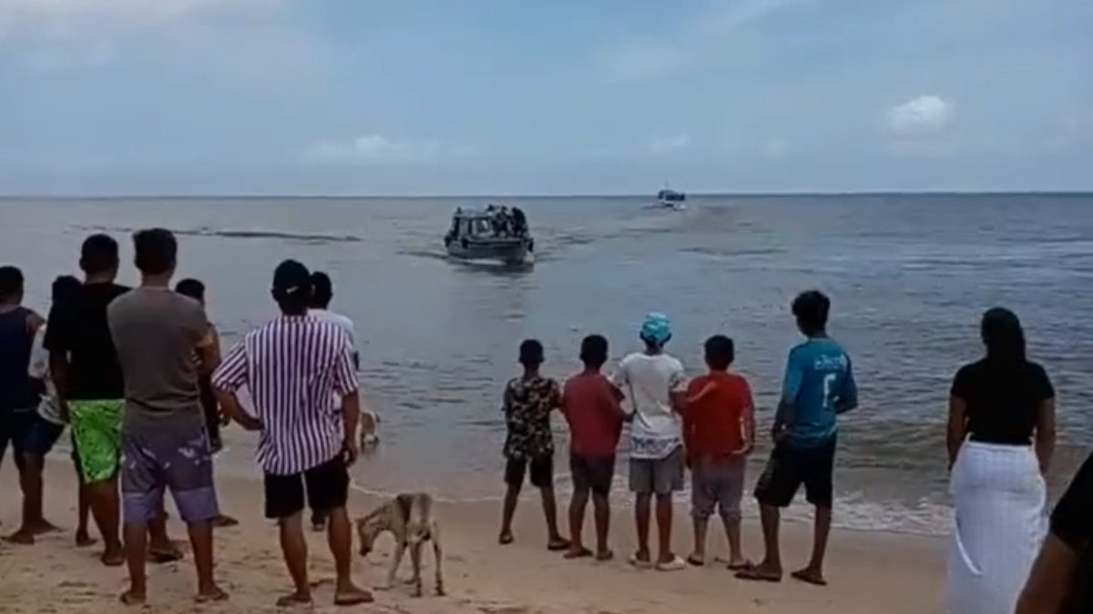 Pequenas embarcações conseguiram resgatar os sobreviventes