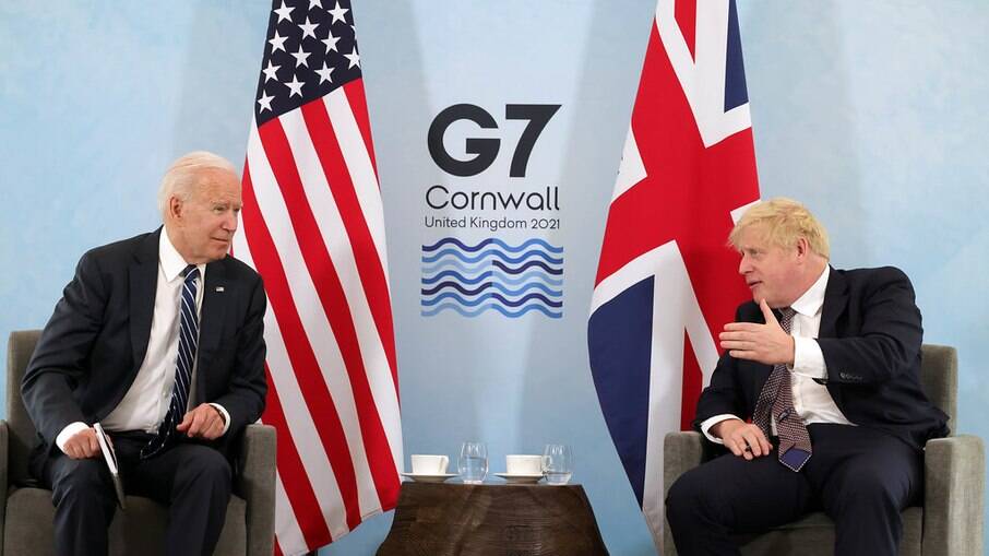  Joe Biden e Boris Johnson durante encontro do G7 em 2021