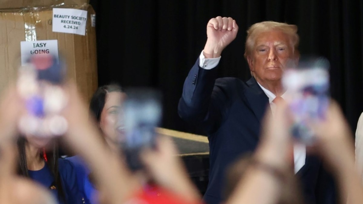 O ex-presidente e candidato presidencial republicano Donald Trump participa de evento eleitoral com latinos em Las Vegas, Nevada, em 12 de outubro de 2024