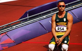 Condenado por assassinar namorada, Pistorius volta a competir