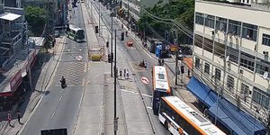 Cinco ônibus são sequestrados e usados como barricadas no Rio