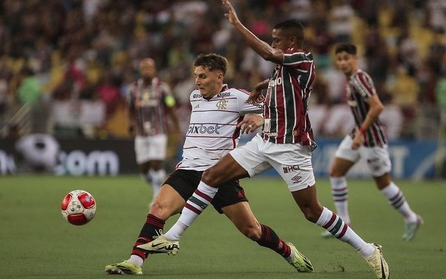 Bruno Spindel, diretor do Flamengo, ficou na bronca com a arbitragem da semifinal do Carioca - Foto: Lucas Merçon/Fluminense FC