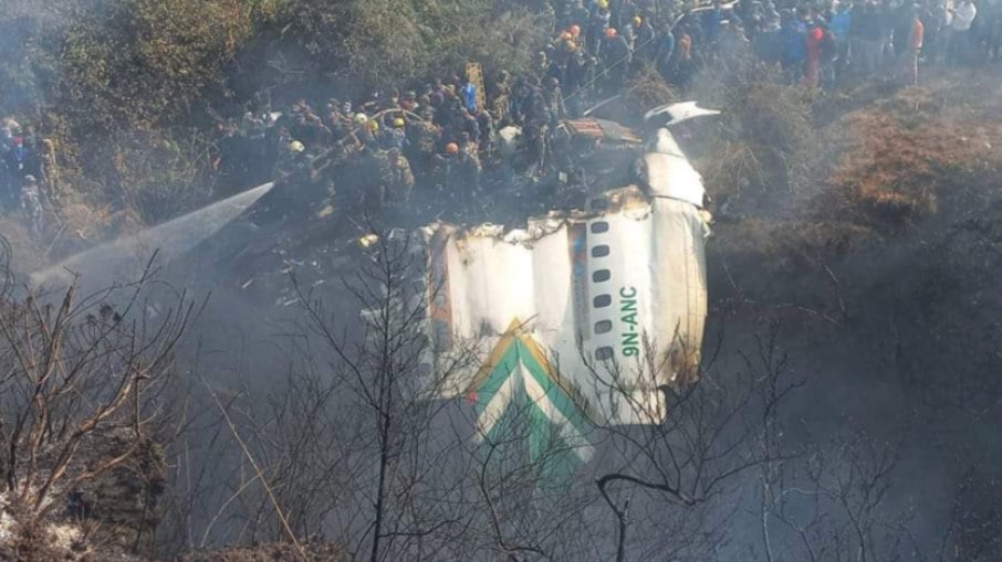 Queda de avião no Nepal deixou ao menos 68 mortos no domingo (15)