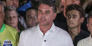 Flávio vai receber asilo político nos EUA, diz aliado de Trump