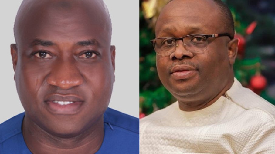 O ministro da Defesa, Edward Omane Boamah, e o ministro do Meio Ambiente, Ibrahim Murtala Muhammed