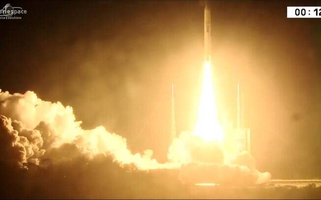 Primeiro satélite geoestacionário brasileiro para defesa e comunicações estratégicas é lançado ao espaço 