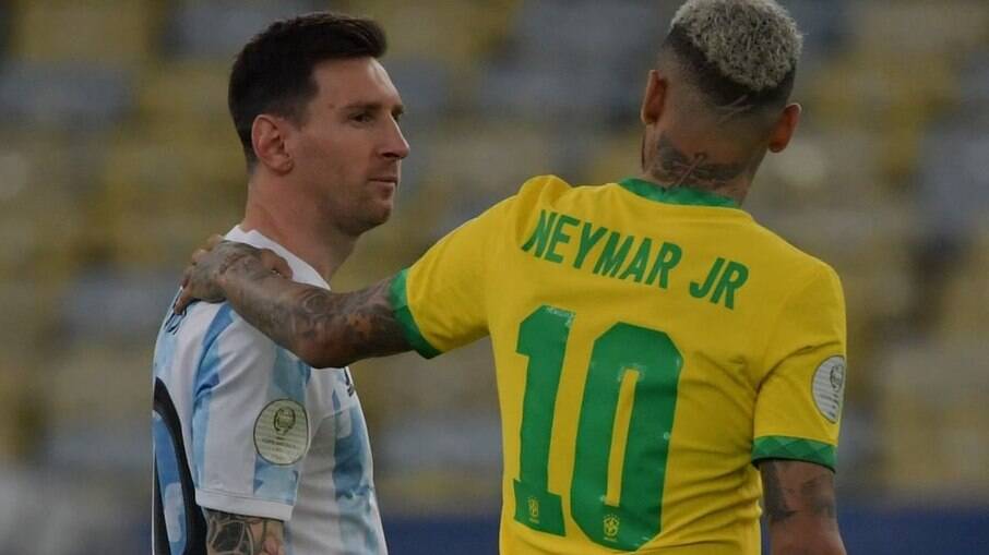 Messi e Neymar estarão de lados opostos neste domingo
