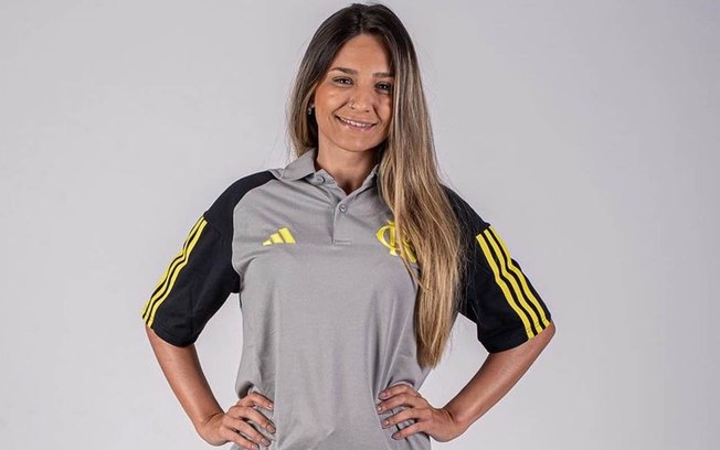 Carol Muniz com a camisa do Flamengo