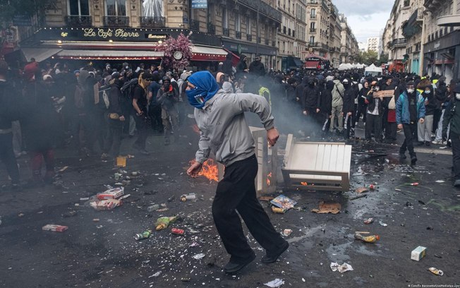 De olho em eleições, ultradireita culpa migração por protestos na Europa - Foto