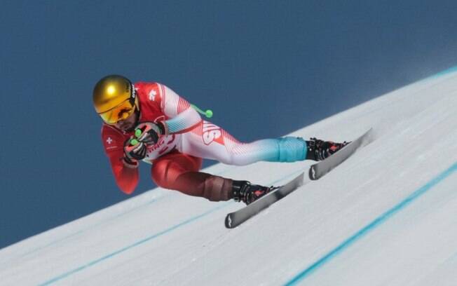 Olimpíadas de Inverno: esquiador suíço sofre grave acidente e tem fratura no braço esquerdo