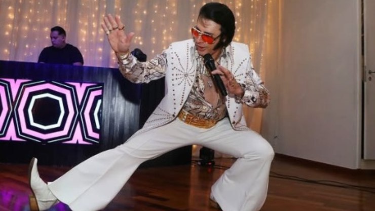 ''Elvis%20de%20Guarulhos''%20usa%20roupas%20do%20mesmo%20fabricante%20do%20cantor