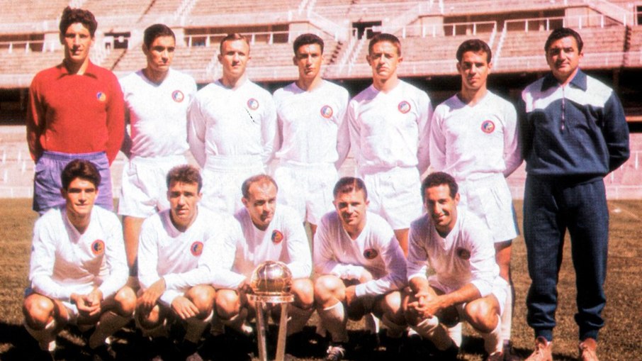 Time do Real Madrid que bateu o Peñarol e venceu a 1ª edição do Intercontinental