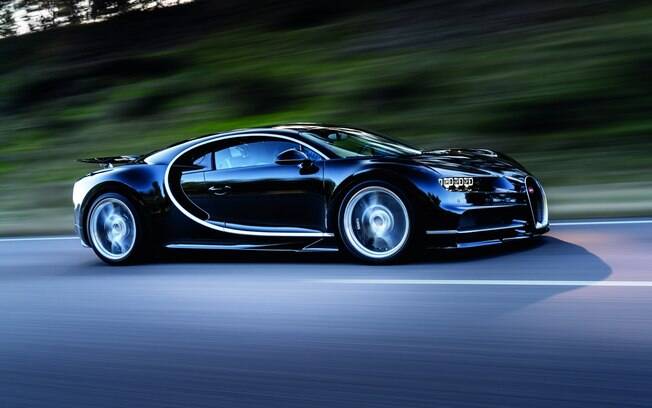 Bugatti Chiron passa de insanos 490 km/h  com carroceria alongada e kit aerodinâmico exclusivo para bater recorde