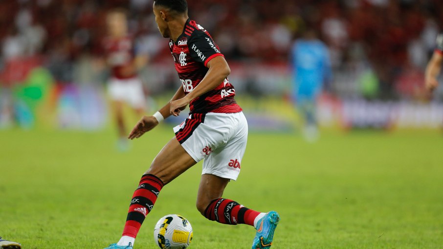 Flamengo volta a campo nesta quarta-feira para pegar o Bragantino