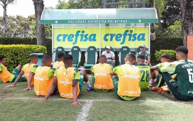 No último dia de inscrições, Palmeiras inclui 13 jogadores da base na lista do Paulistão
