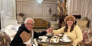 Carlos Alberto celebra 7 anos de casamento com viagem a Gramado