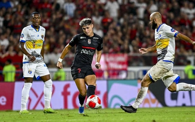 O último compromisso do Flamengo pelo Carioca longe do Rio foi a vitória por 2 a 0 sobre o Sampaio Côrrea, no Mangueirão