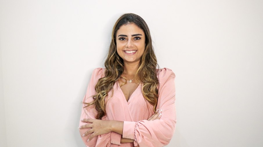 Tatiane Oliveira largou o emprego e abriu um ateliê de costura