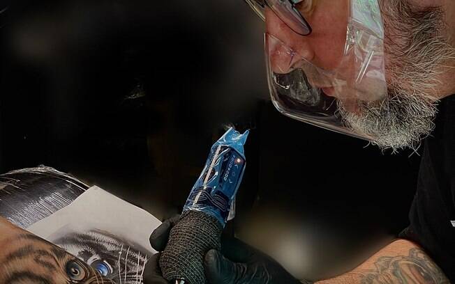 Especialistas recomendam tatuagem em terapia pós-trauma