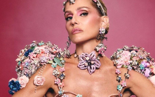 Deborah Secco no Baile da Vogue