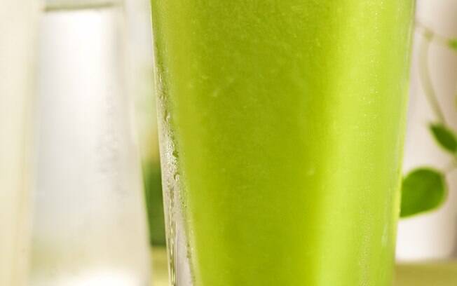 Foto da receita Suco de pepino, maçã verde e coentro pronta.
