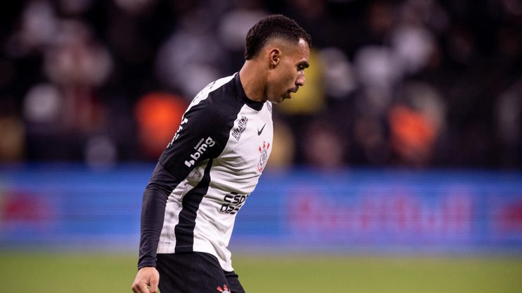 Em jogo morno, Corinthians vence Fluminense