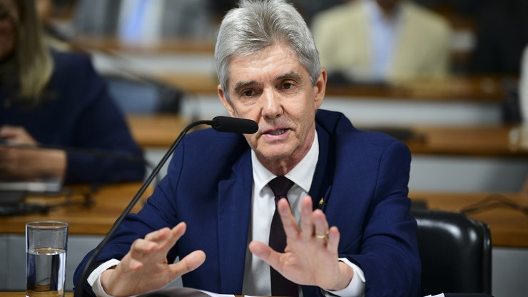 Senadores protocolam pedido de CPI para apurar denúncias de Felca
