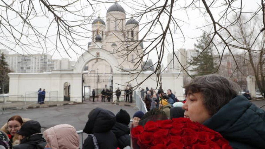 Funeral de Alexei Navalny, principal opositor de Putin, reúne multidão em Moscou
