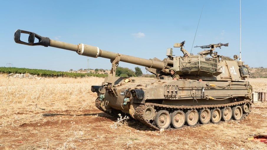 Embora tenham entrado em serviço há décadas, os M-109 ainda equipam as forças israelenses
