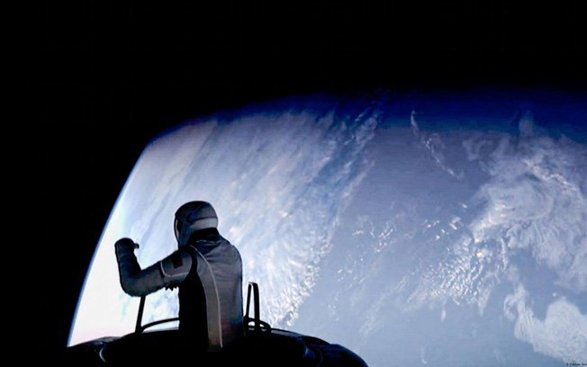 Imagens do primeiro passeio espacial privado da história da SpaceX
