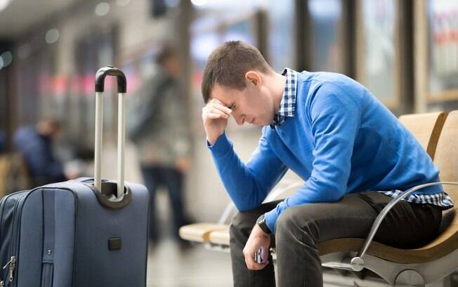 O jet lag é um distúrbio do sono causado pela mudança de fuso horário em viagens