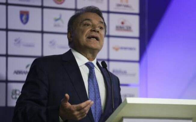 No encontro, Alvaro Dias defendeu a diminuição do Congresso brasileiro