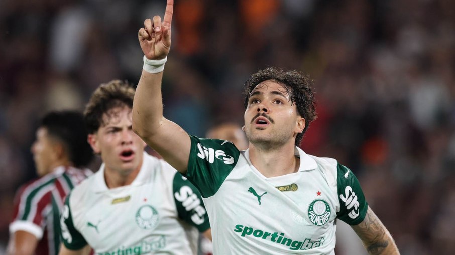 Em noite de falhas do Fluminense, Palmeiras vence no Maracanã
