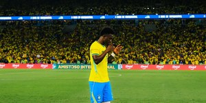 Seleção passeia contra o Panamá e faz festa no adeus rumo à Copa