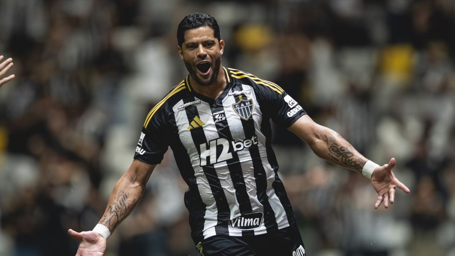 Atlético-MG deslancha após expulsão e vence o Bahia Atlético-MG deslancha após expulsão e vence o Bahia