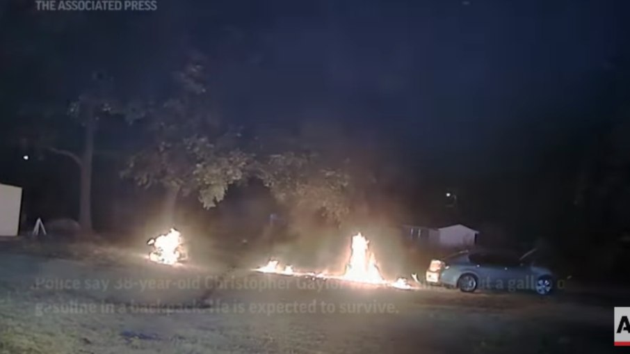 Homem pega fogo ao ser eletrocutado pela polícia nos EUA