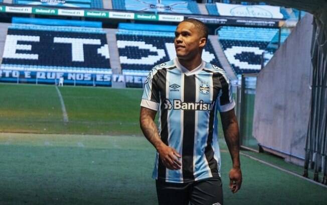 Após rescisão com Grêmio, Douglas Costa acerta com clube da MLS