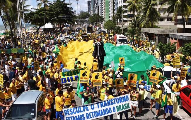 Manifestações nas ruas do Recife pedem impeachment da presidente Dilma Rousseff. Foto: Rodrigo Lôbo / Fotos Públicas