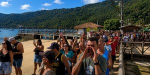 Moradores protestam contra taxa da Ilha Grande