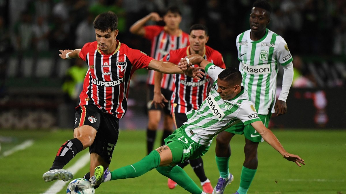 São Paulo sobrevive a dois pênaltis e segura empate contra o Atlético Nacional