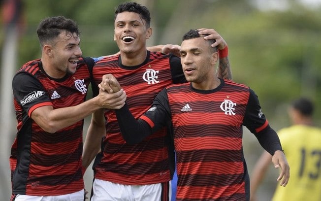 Flamengo marca cinco gols, vence o Madureira e avança no Carioca Sub-20