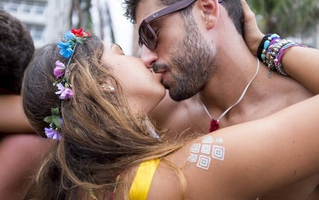 O beijo de carnaval ficar mais intenso e se transformar em sexo casual, a famosa 'rapidinha'