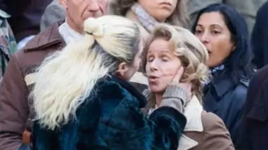 Lady Gaga na gravação de Coringa 2 e beijando mulher