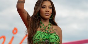 Ludmilla posa com Lamborghini de R$ 3 milhões e chama atenção da web